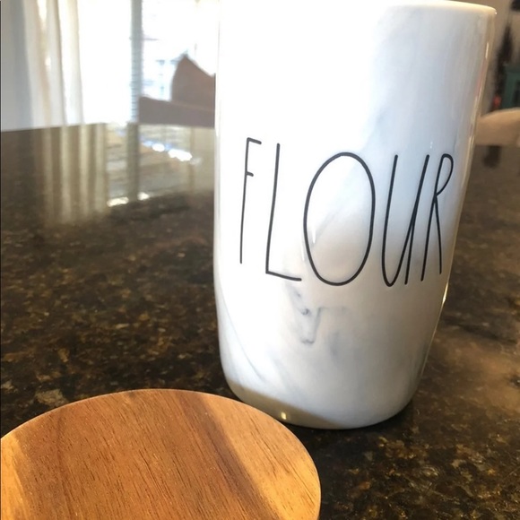 ❌SOLD ❌Rae Dunn flour canister - Picture 2 of 5